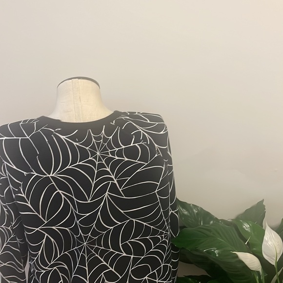 Grayson/Threads sweatshirt Spider Web Superwoman Black White pullover Plus XXL - Picture 5 of 8